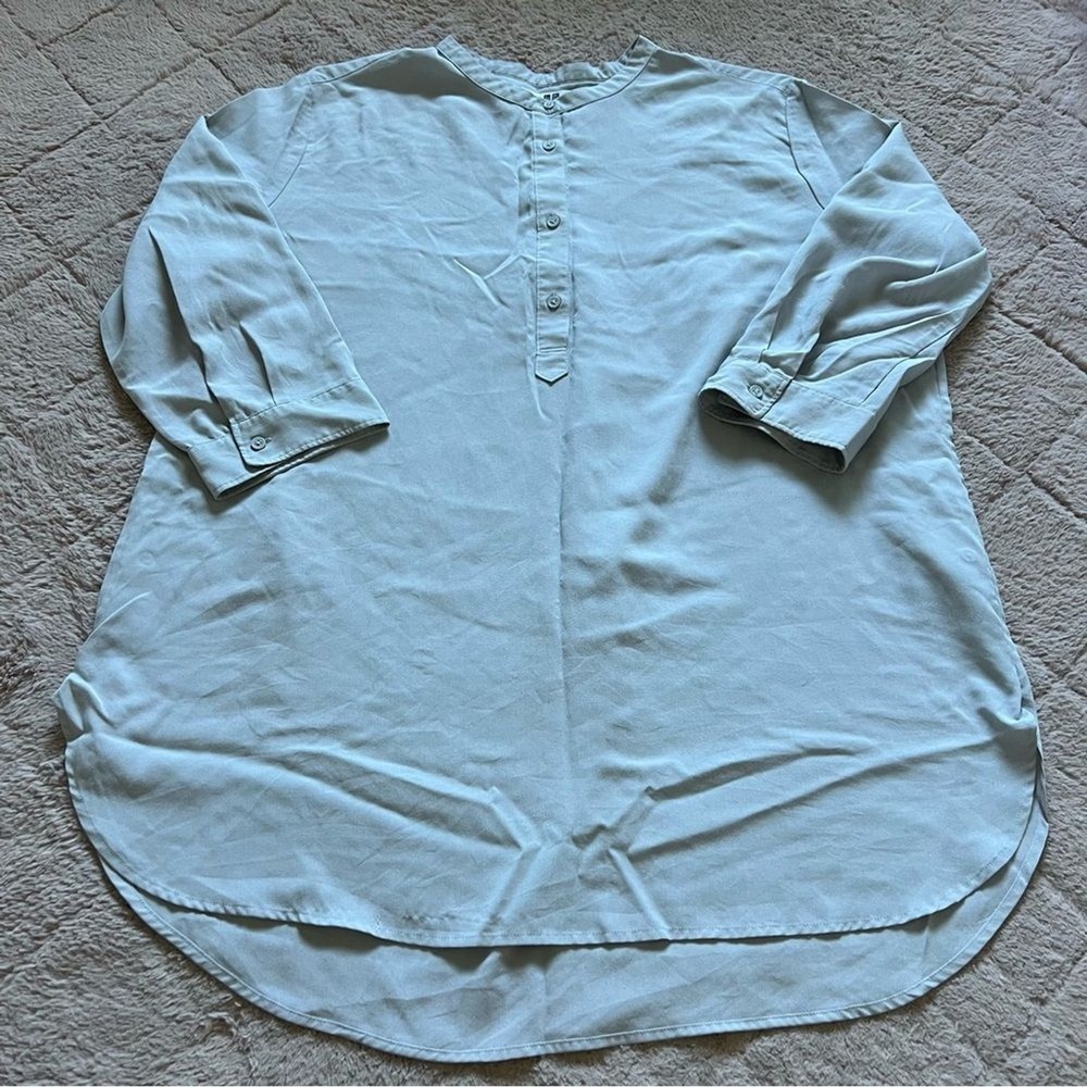 Uniqlo Basic Blouse Preppy Minimalist Capsule Vacation Summer Old Money Size XXL